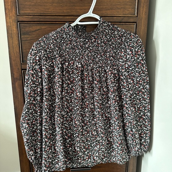Tops - Floral blouse size small